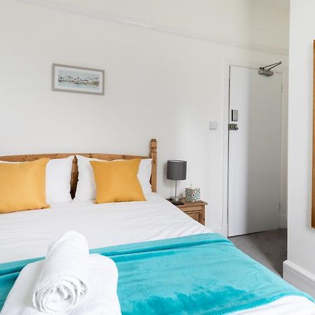 Hotel Oasis House Falmouth Esterno foto