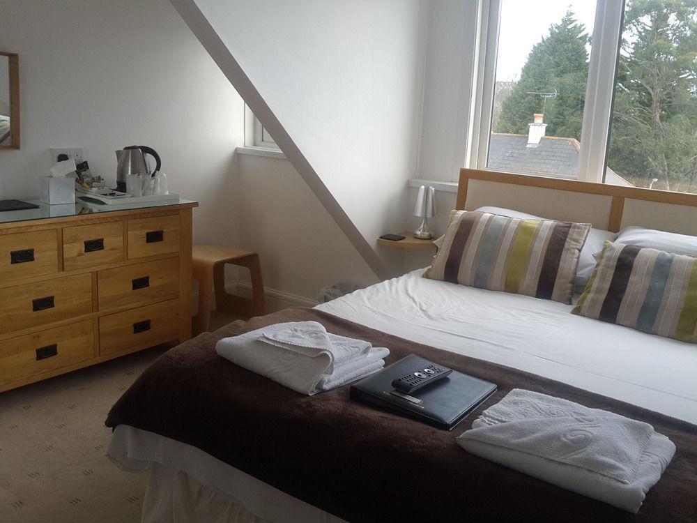 Hotel Oasis House Falmouth Esterno foto