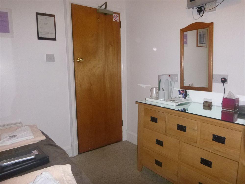 Hotel Oasis House Falmouth Esterno foto