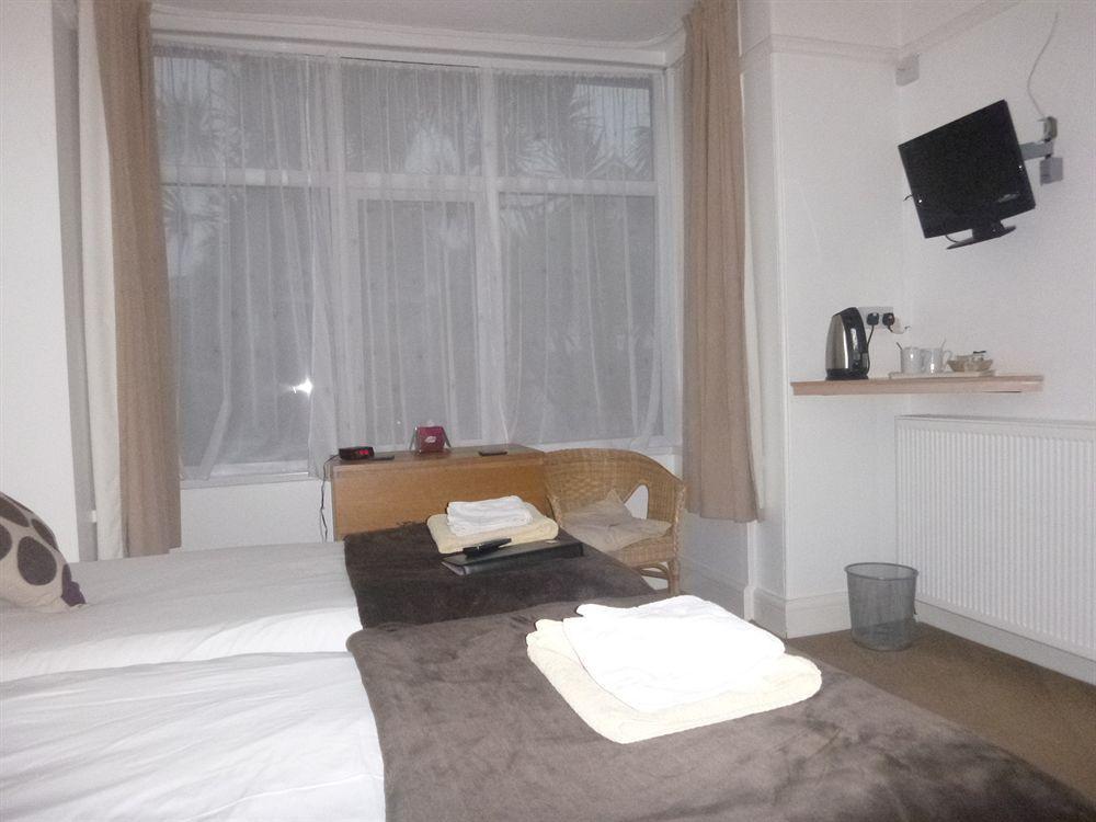 Hotel Oasis House Falmouth Esterno foto