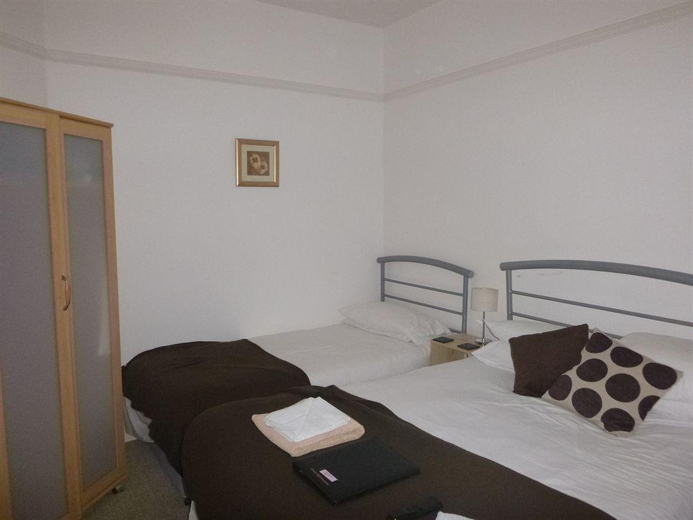 Hotel Oasis House Falmouth Esterno foto