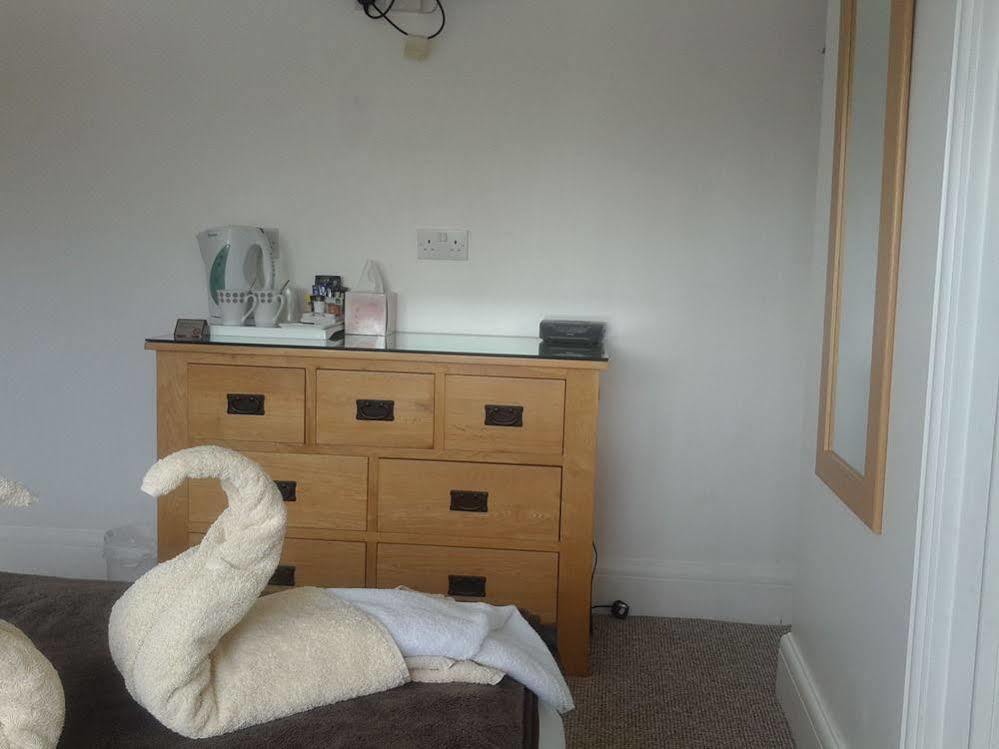 Hotel Oasis House Falmouth Esterno foto