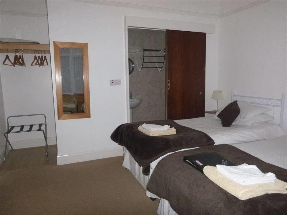 Hotel Oasis House Falmouth Esterno foto