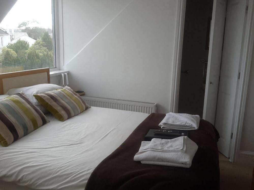 Hotel Oasis House Falmouth Esterno foto