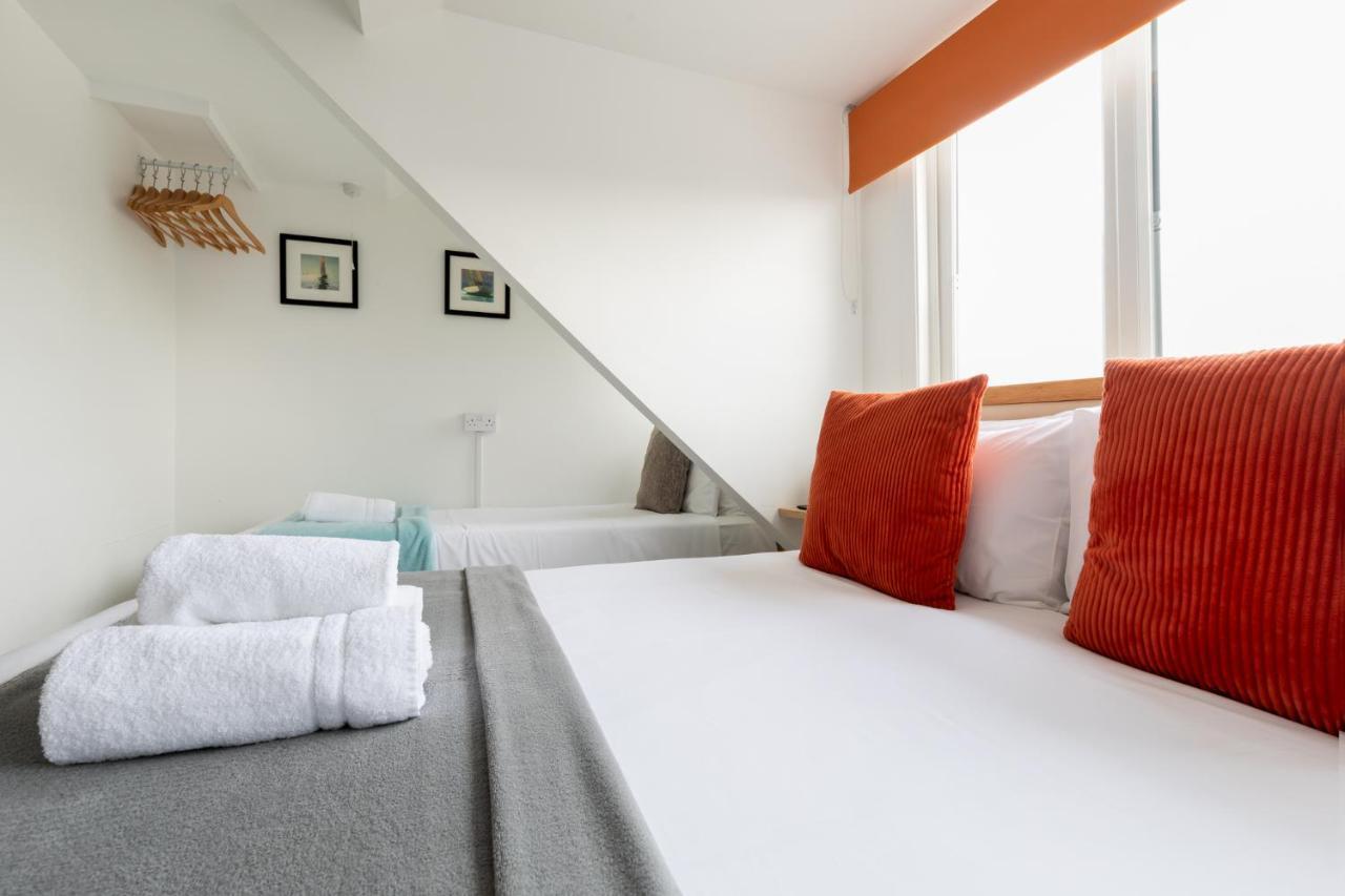 Hotel Oasis House Falmouth Esterno foto