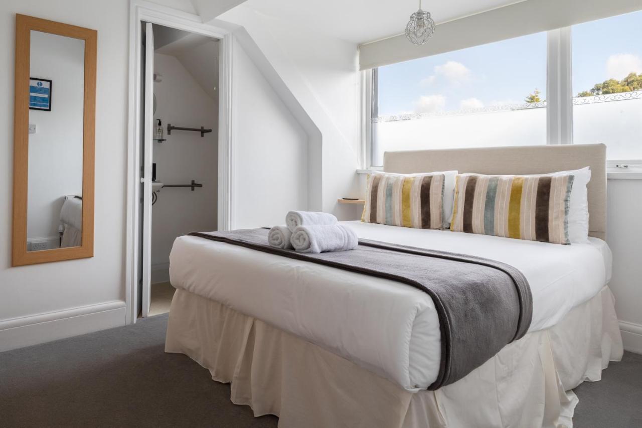 Hotel Oasis House Falmouth Esterno foto