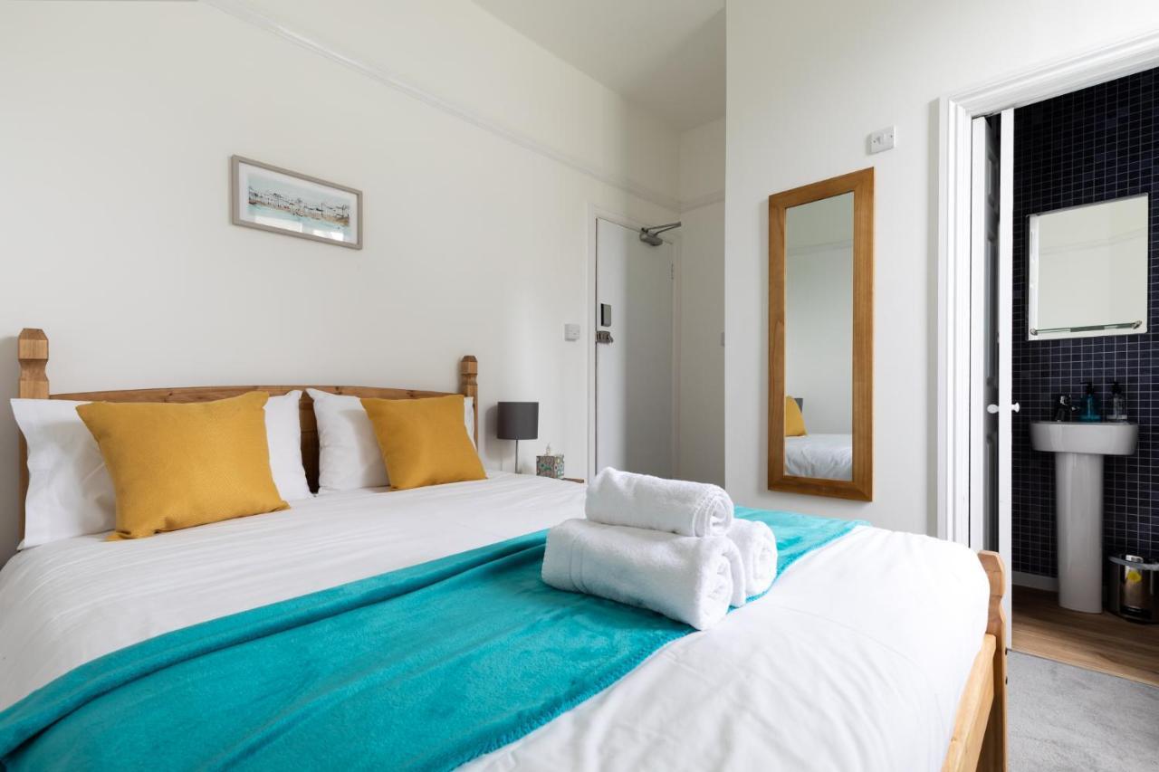 Hotel Oasis House Falmouth Esterno foto