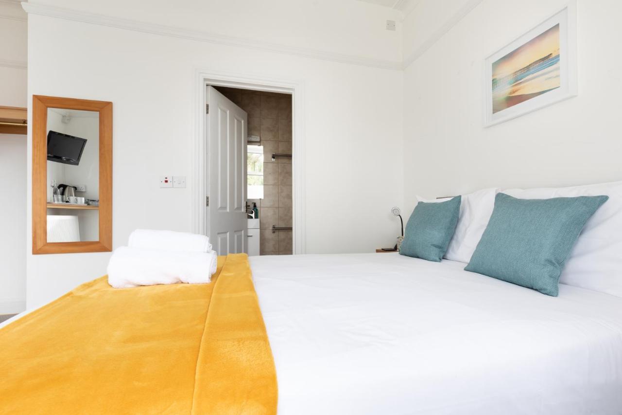 Hotel Oasis House Falmouth Esterno foto