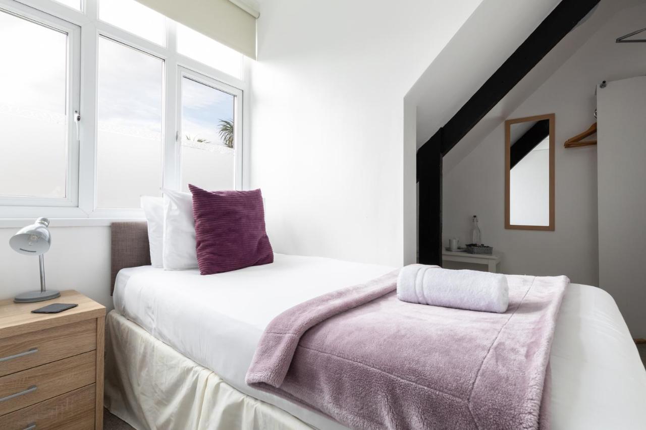 Hotel Oasis House Falmouth Esterno foto