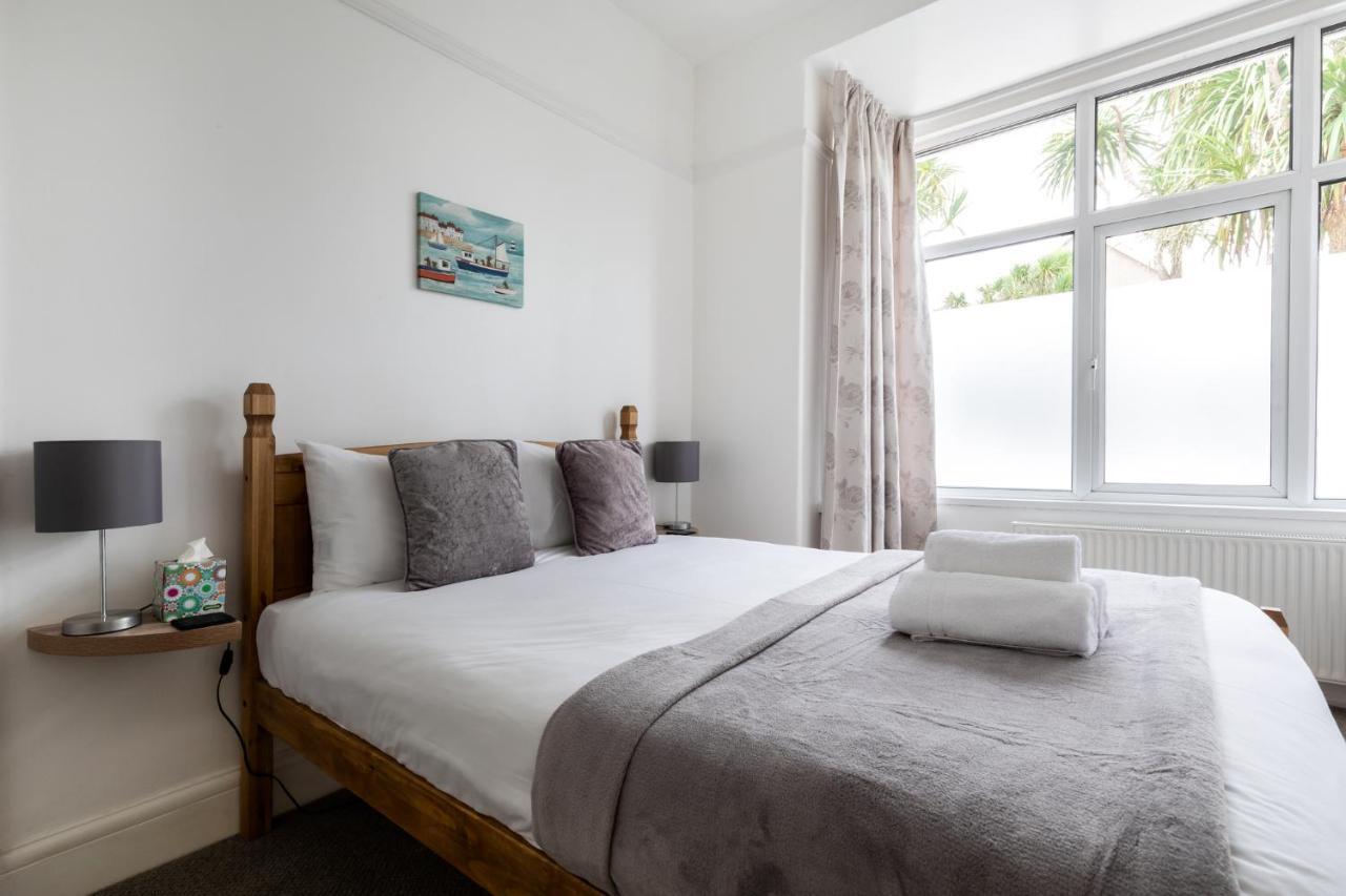 Hotel Oasis House Falmouth Esterno foto