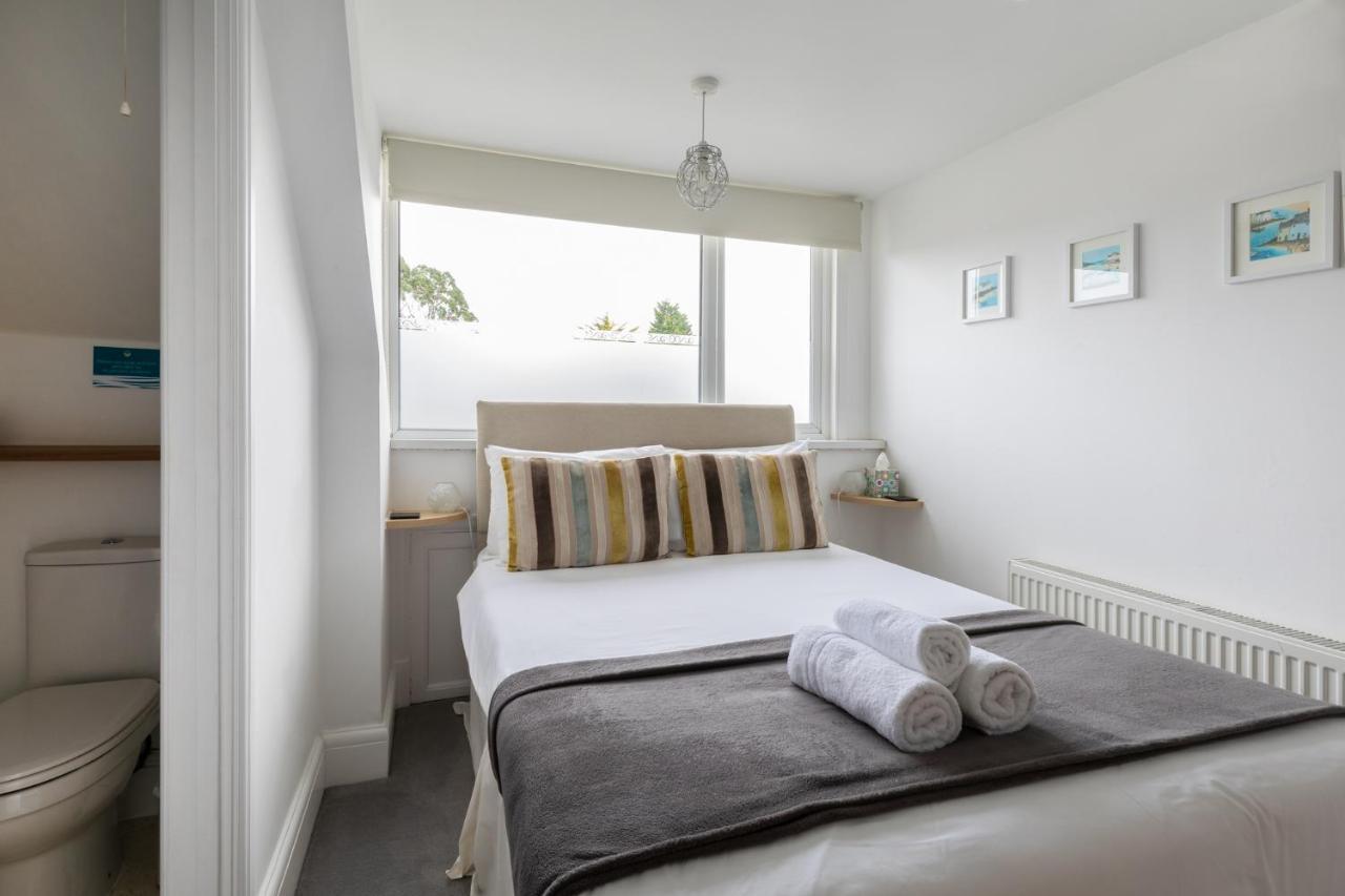 Hotel Oasis House Falmouth Esterno foto