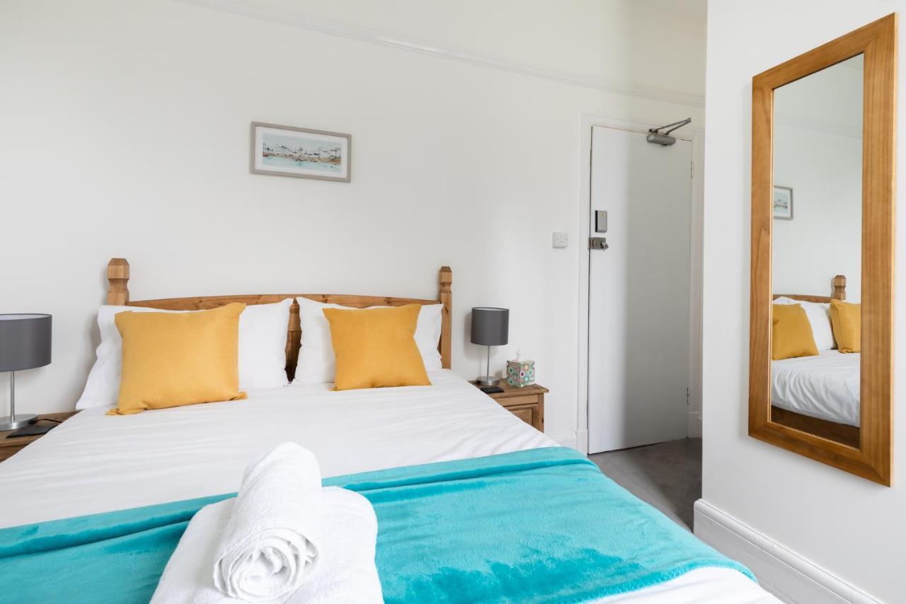 Hotel Oasis House Falmouth Esterno foto